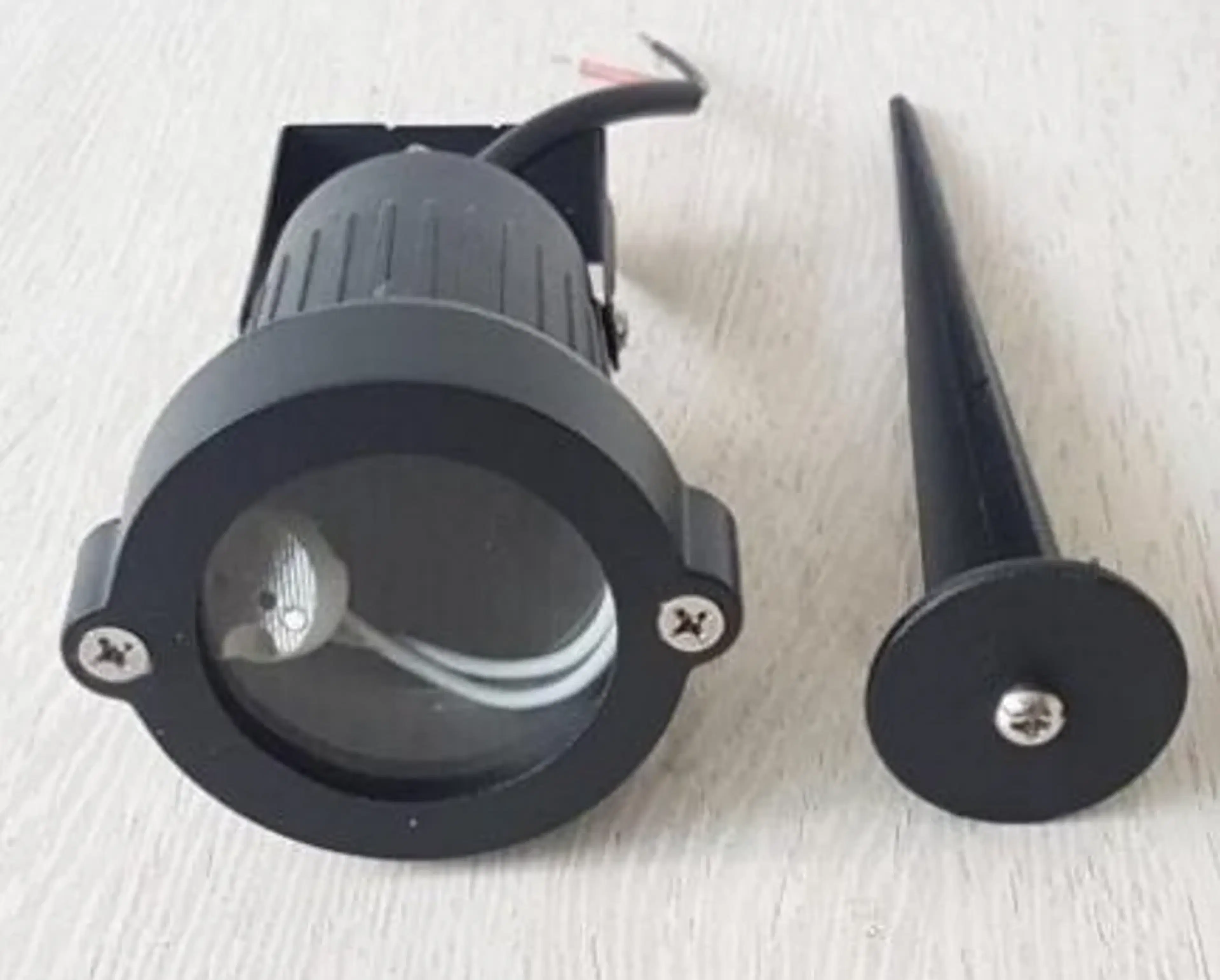 LAMPU TAMAN HT210 MR16