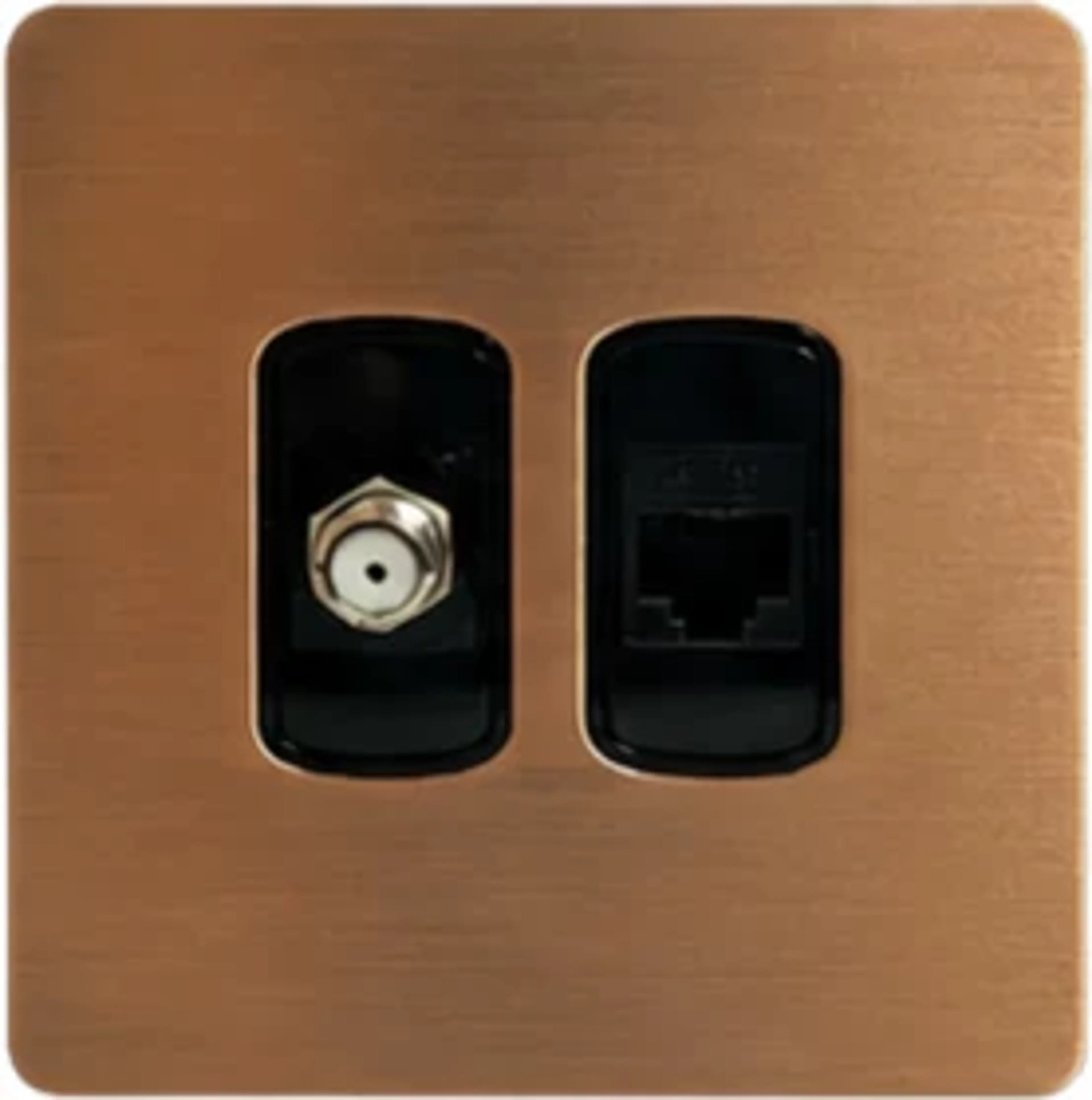 DESIGNO Outlet TV + Data